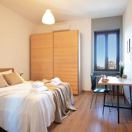 I Host Apartment - Sant'Agostino 7 ميلان المظهر الخارجي الصورة