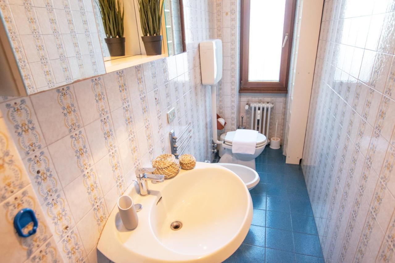 I Host Apartment - Sant'Agostino 7 ميلان المظهر الخارجي الصورة